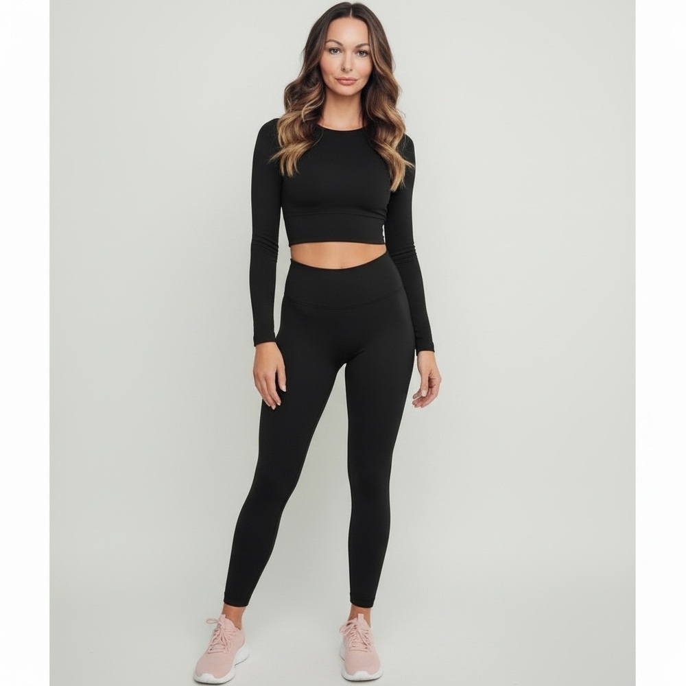 VeRse Long Sleeve Sport Crop Top (Leggings sold separately)